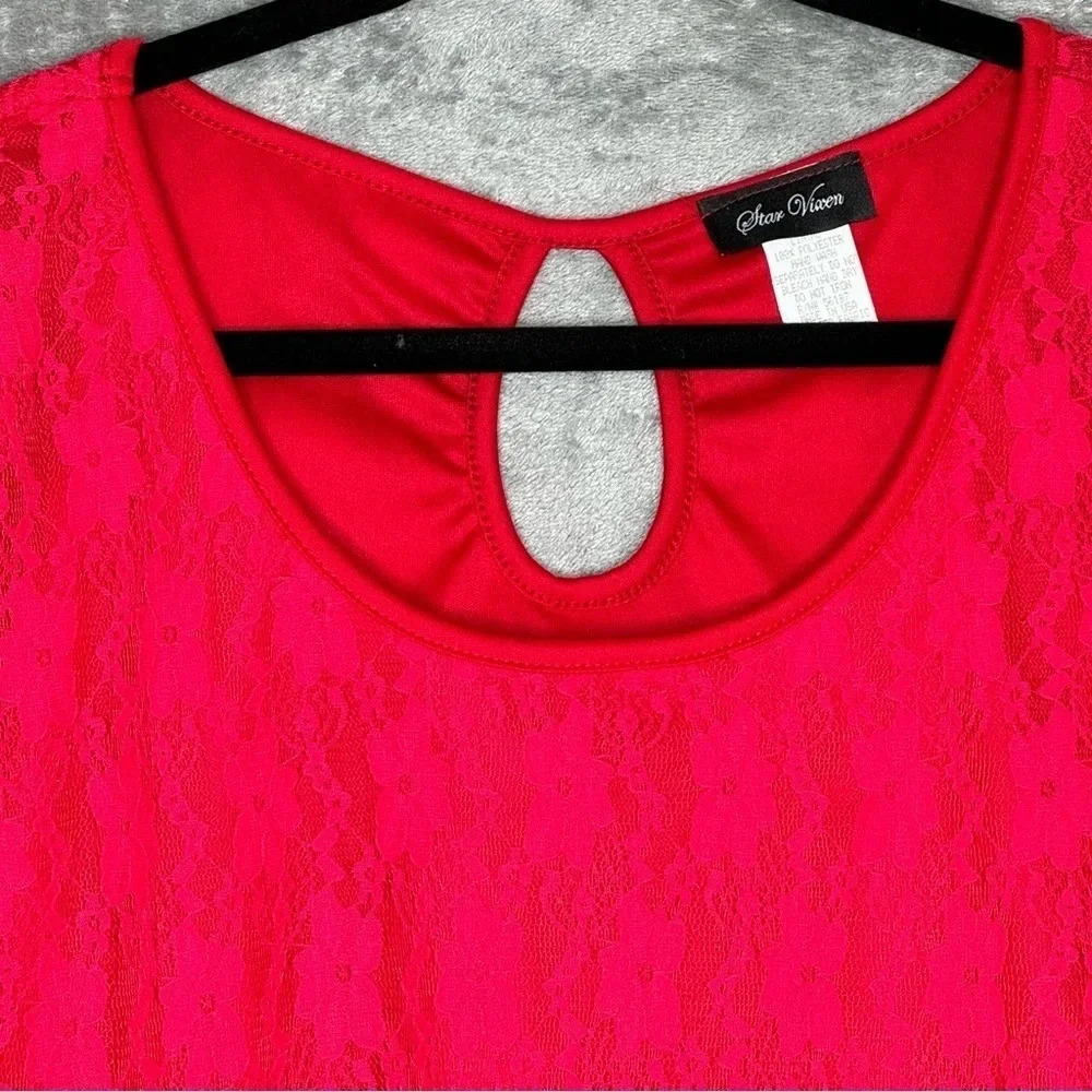 Star Vixen 2X Short Top Red Floral Short Sleeve Scoop Neck Lace Button Back - Picture 3 of 6